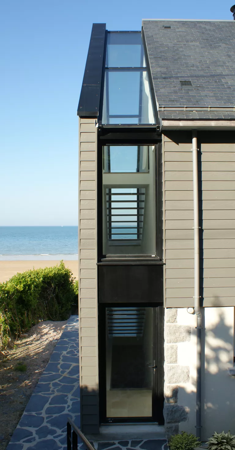 vue extérieure d'une maison avec un bardage CEDRAL LAP
