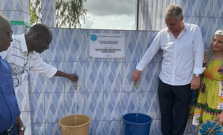Construction d'un château d'eau et de puits au Bénin